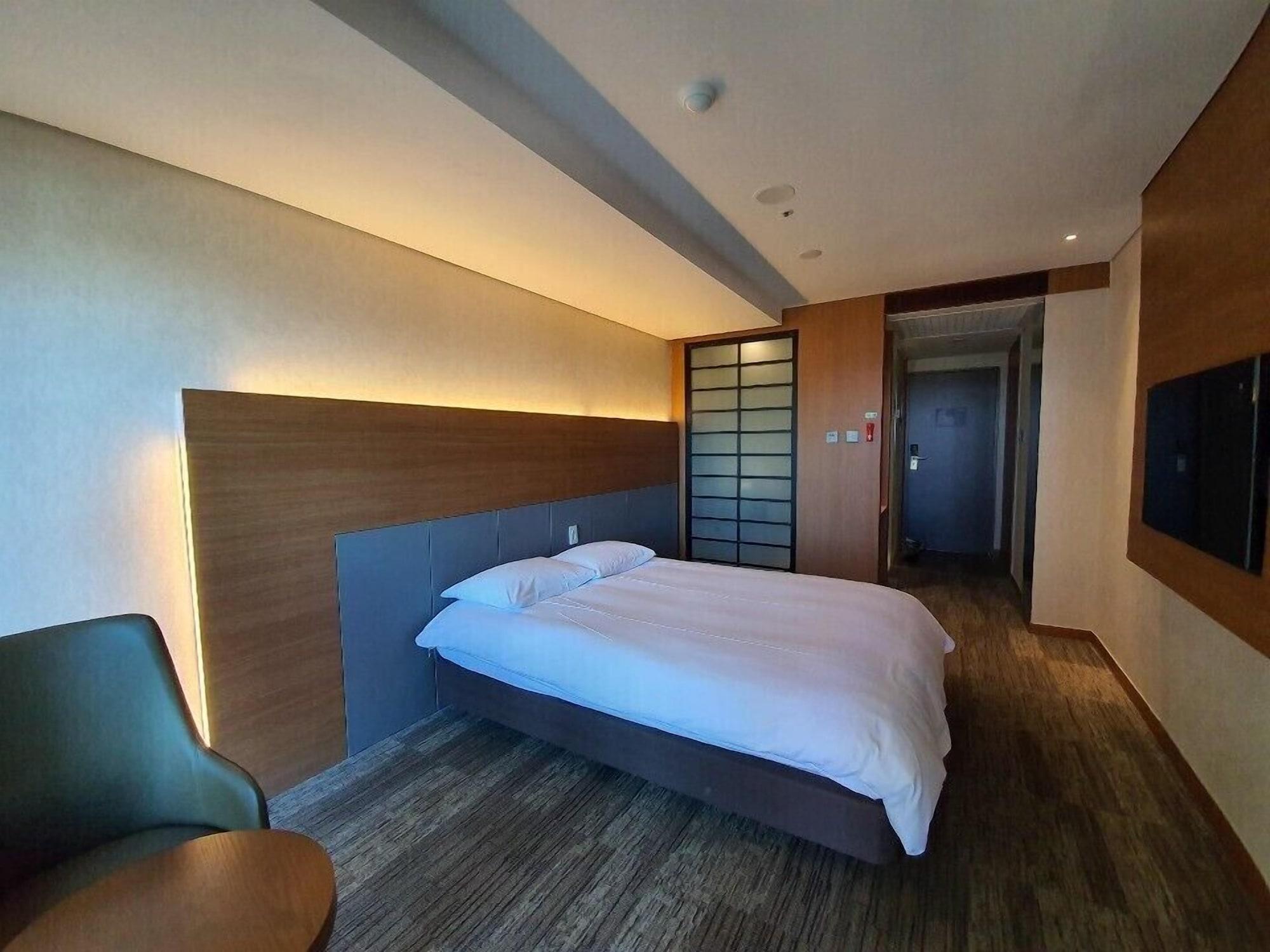 Golden Tulip Seongsan 3*