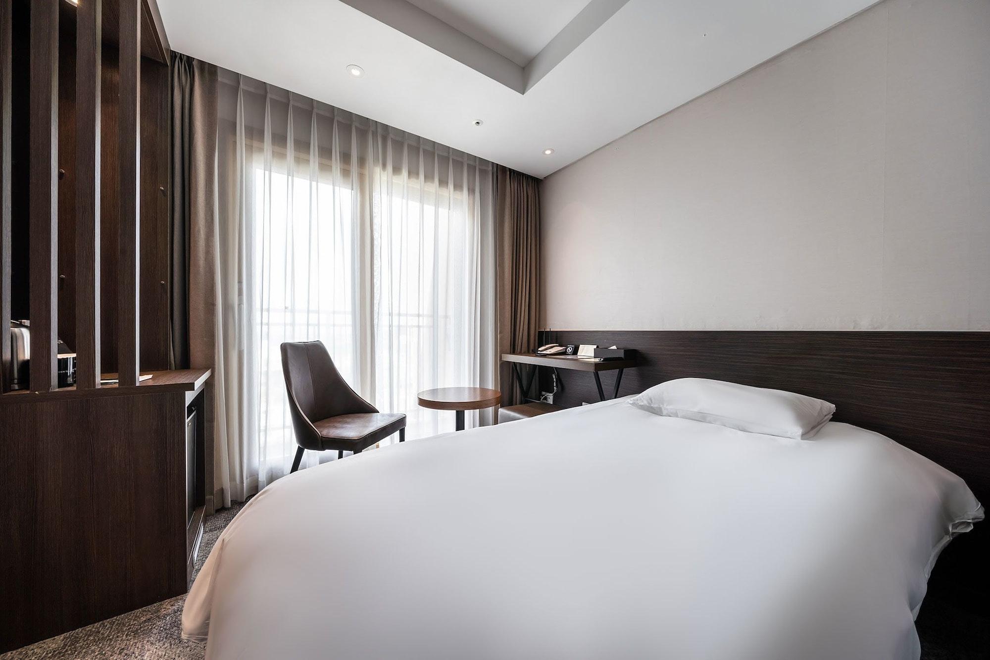 Golden Tulip Seongsan