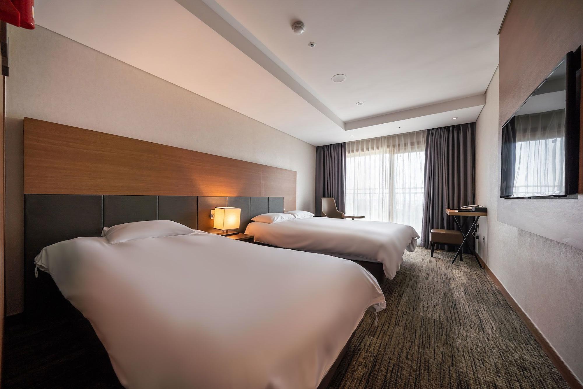 Golden Tulip Seongsan Hotel