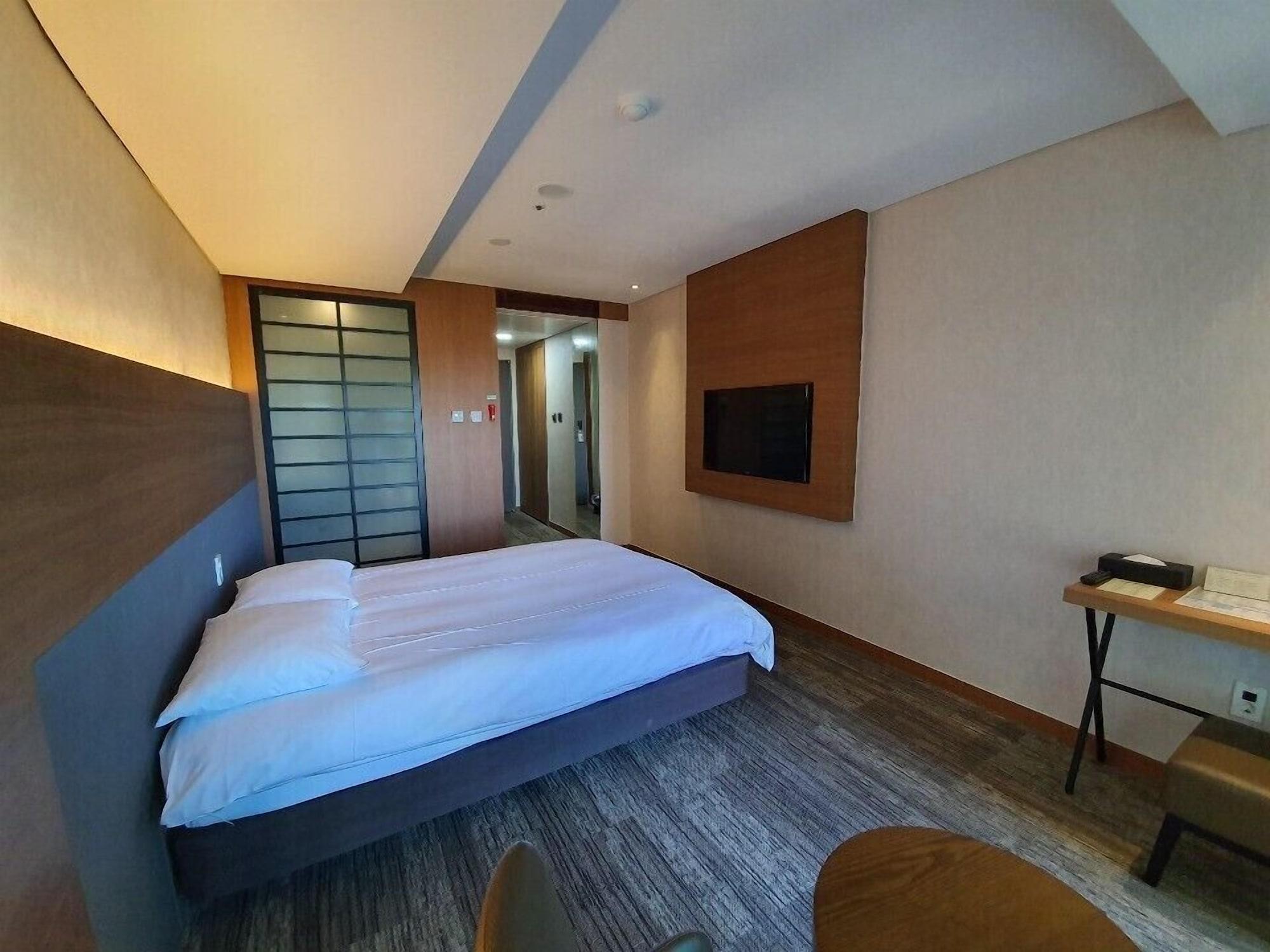 Golden Tulip Seongsan Hotel 3*