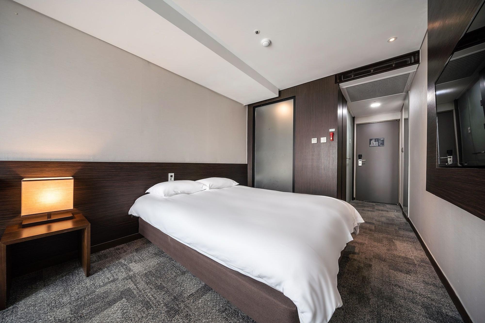 Golden Tulip Seongsan Hotel